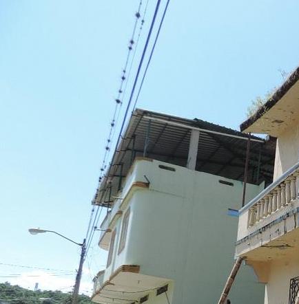 Inspeccionan casas afectadas por el  terremoto del 16 de abril