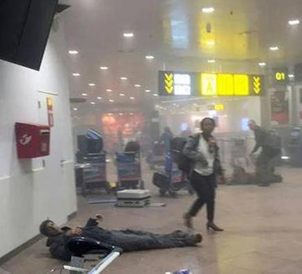 Terrorista del metro de Bruselas dice que tiró explosivos al baño
