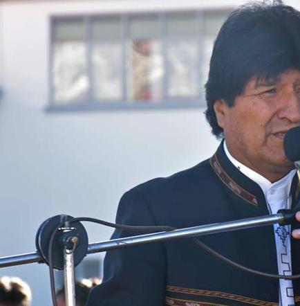 Evo Morales aumenta salario de trabajadores, congela el suyo y anuncia austeridad