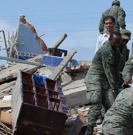 Fiscalía de Ecuador investigará las construcciones en la zona del terremoto