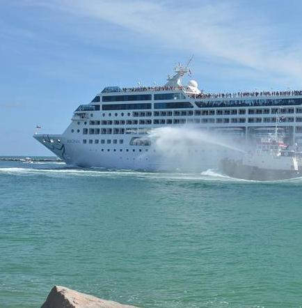 Crucero de EE.UU. llega a La Habana por primera vez en más de 50 años