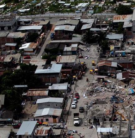 Coordinadora de ONG pide que no se olvide la catástrofe de Ecuador