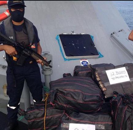 Los marinos decomisan 550 kilos de cocaína