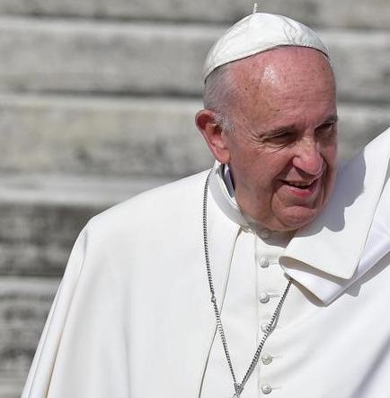 El papa pide que las mujeres sean 'honradas y respetadas' en todo el mundo