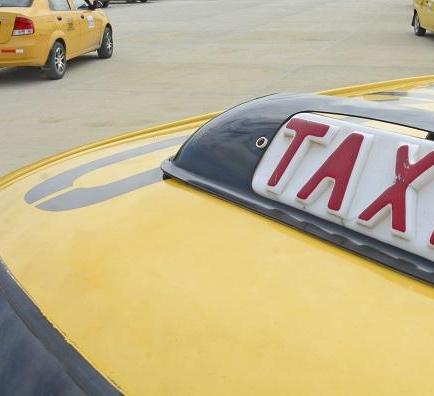 Cooperativa de taxis de Manta cobrará un dólar la carrera mínima
