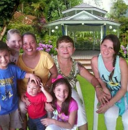 Familia de concejal se fotografió poco antes de fallecer en el terremoto