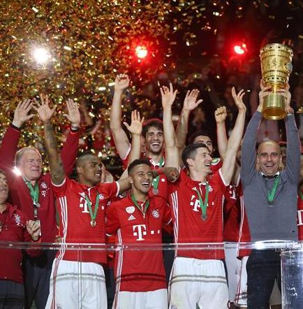Entre lágrimas, Guardiola se despide del Bayern Múnich como campeón de Alemania