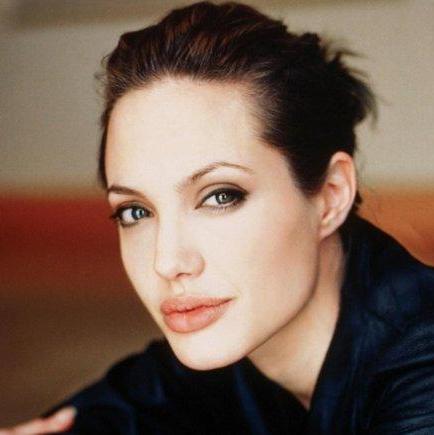 Angelina Jolie impartirá clases sobre mujeres y conflictos