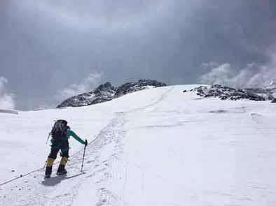 Montañista de Ecuador llega a la cima del  monte Everest