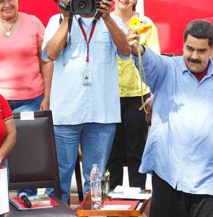 Maduro dice que oposición quiere entregar el país a oligarquías extranjeras