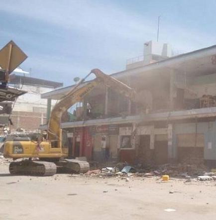 Realizan demolición del Mercado de Tarqui
