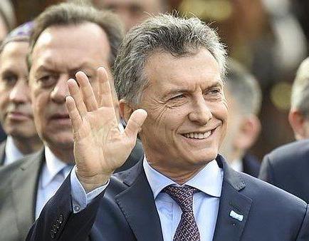 Macri dice que no hay 'otra forma' de garantizar el futuro que subir tarifas
