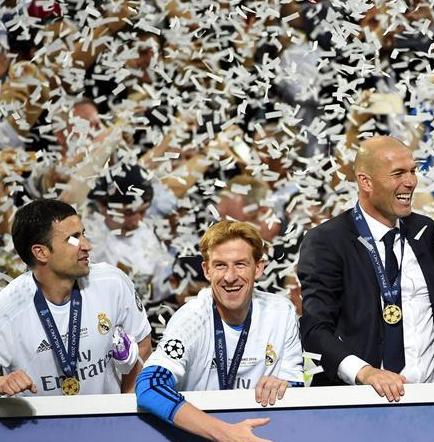 Zidane primer técnico francés en alzar el trofeo, séptimo jugador/técnico