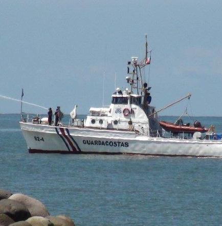 Pescadores de Jaramijó reciben ayuda de Costa Rica tras naufragio