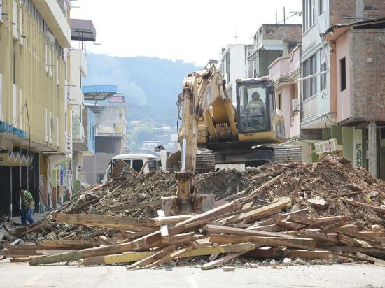 Los dólares que pagan la reconstrucción tras el terremoto