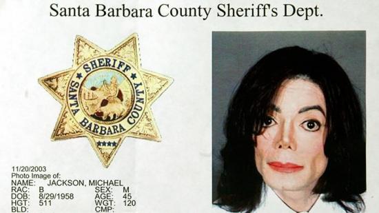 Revelan el hallazgo de una colección de pornografía en el rancho de Michael Jackson