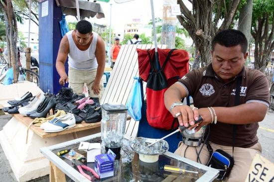 Comerciantes no pueden trabajar en el parque Eloy Alfaro y temen por su mercadería