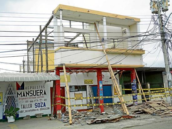 Terremoto destruyó unas 50 tiendas en Manta