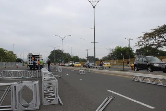 Un tramo de la avenida Urbina permanece cerrado por sesión solemne