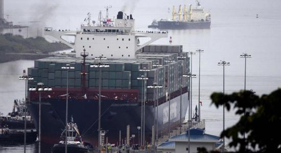 Buque chino es el primero en pasar por la nueva ampliación del canal de Panamá