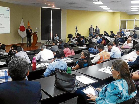 japoneses capacitan a  10 municipios