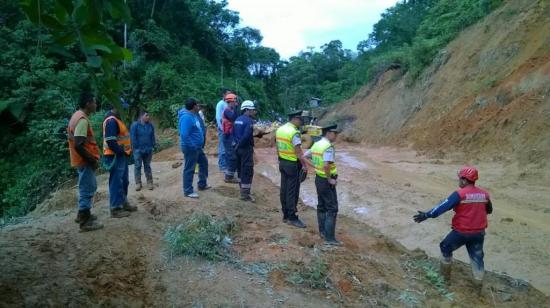 Continúa búsqueda de personas atrapadas en deslizamiento en Napo