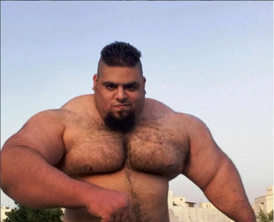Lo llaman  ‘Hulk’ y  sorprende con sus enormes músculos