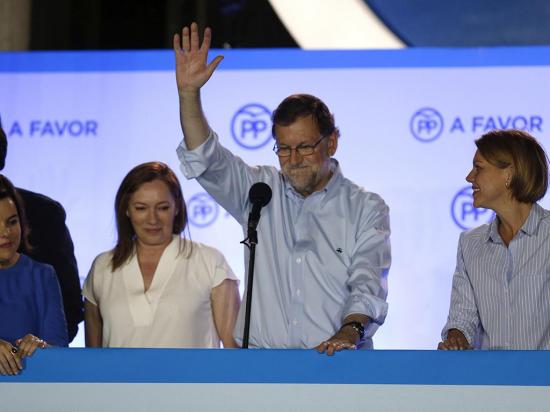 Rajoy gana sin  mayoría absoluta