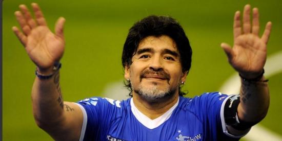 Maradona: Messi debe seguir en la selección porque tiene cuerda para rato