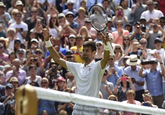 Djokovic no tiembla en su debut en el Wimbledon
