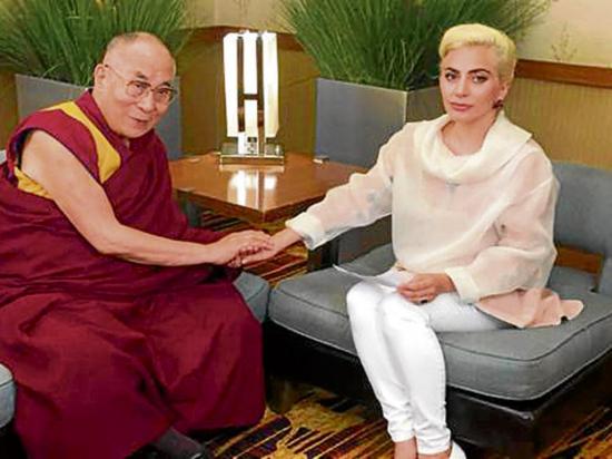 Un encuentro con el  Dalai Lama enfureció a los fans chinos de Gaga