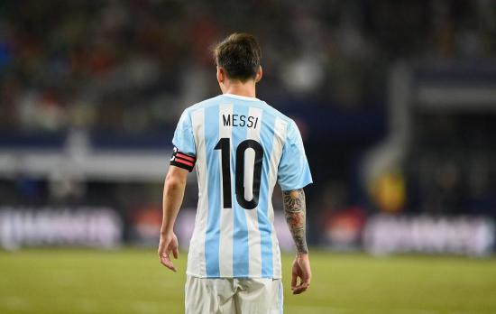 Kempes: Messi no merece irse así de la selección