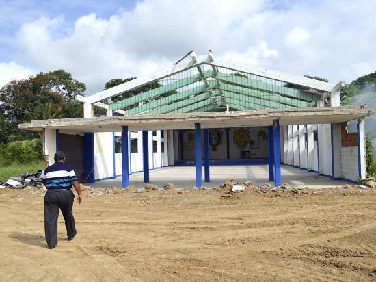 13 centros educativos de Chone con graves daños tras terremoto