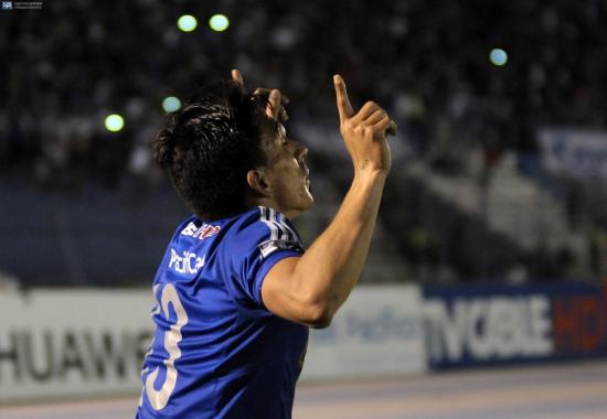 Emelec vence a Liga de Quito con solitario gol de Ángel Mena