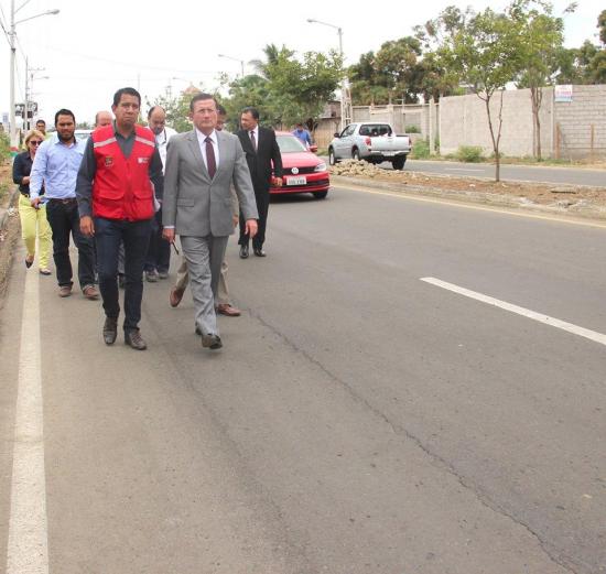 Municipio analiza construcción de vías para mejorar movilidad en Portoviejo