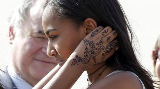 Sasha Obama regresó de Marruecos con tatuajes en sus manos