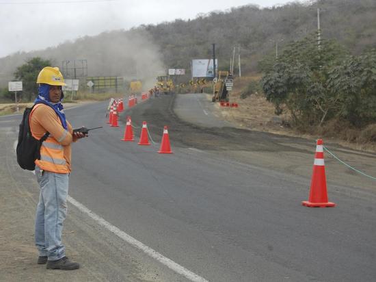 Arranca la rehabilitación de la vía Montecristi-Jipijapa-La Cadena