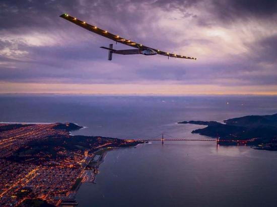 Avión solar le da  La vuelta Al mundo