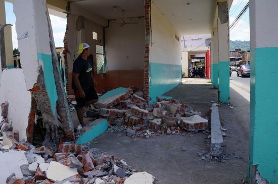 Ecuador completa la vuelta de estudiantes a las aulas afectados por el sismo