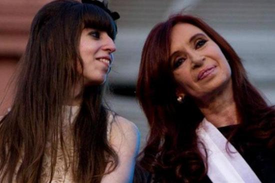 Hija de Kirchner dice que el dinero de su caja fuerte fue declarado