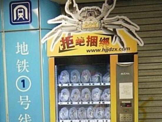 máquina vende cangrejos vivos