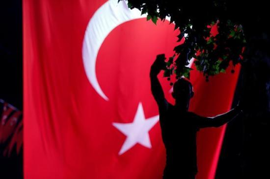 Turquía bloquea el acceso a Wikileaks tras filtrar correos del partido AKP