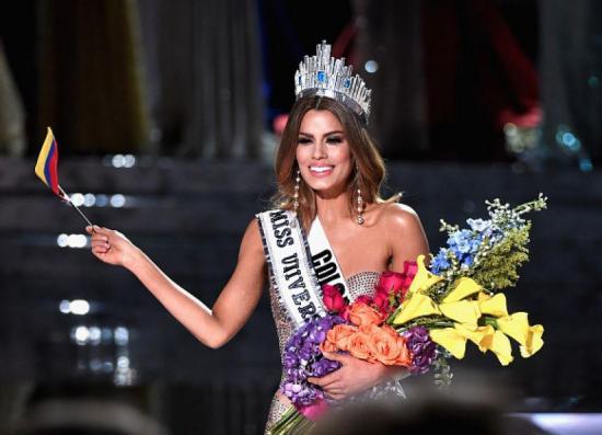 Miss Colombia renuncia al título de Virreina Universal