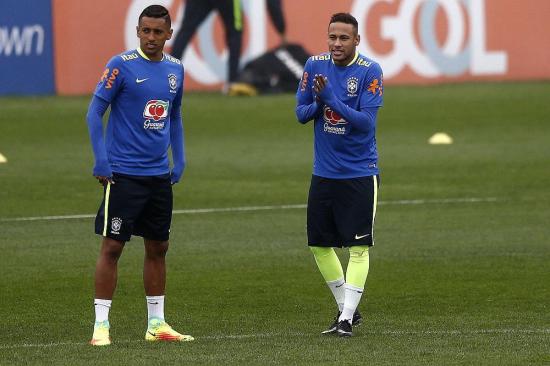 Neymar hace temblar a su compañero Thiago Maia