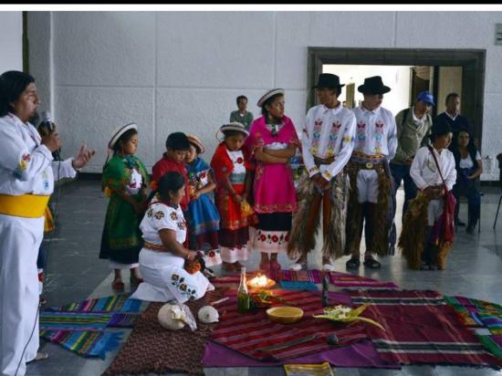 Acto de tradición  indígena en Quito