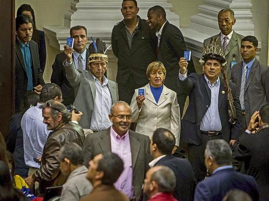 Asamblea incorpora a 3 diputados de oposición que estaban suspendidos