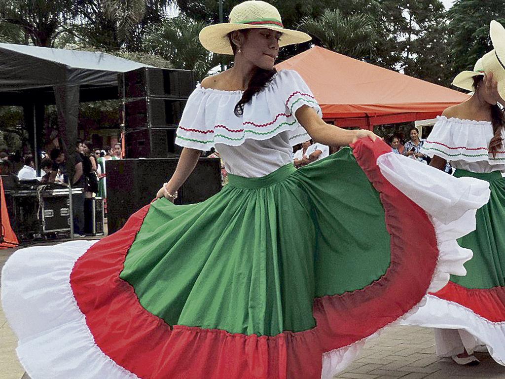 insuficiente Susurro Pilar La vestimenta de la mujer montuvia Reflejaba alegría | El Diario Ecuador