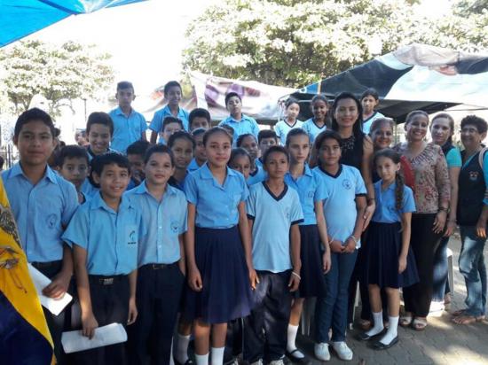 Estudiantes del cantón Bolívar recordaron la gesta independentista