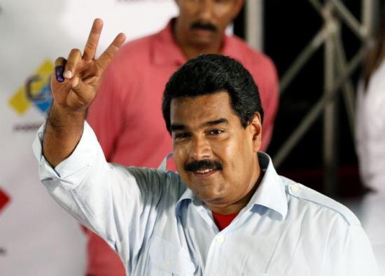 Maduro ordenó remover a funcionarios públicos que hayan firmado a favor del revocatorio