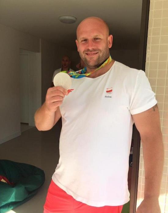 Pone a la venta medalla que ganó en Río para ayudar a un niño con cáncer